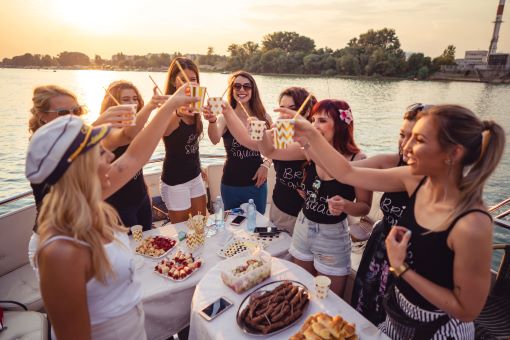 Bachelorette-Boat-Party