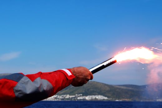 https://www.discoverboating.com/sites/default/files/Marine-Flares.jpg