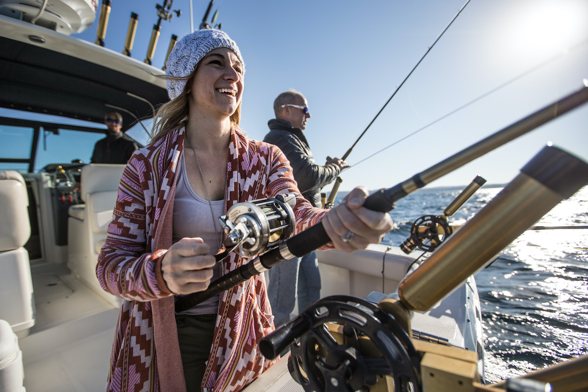 Winter Fishing Tips: Gear, Safety, and Expert Tactics