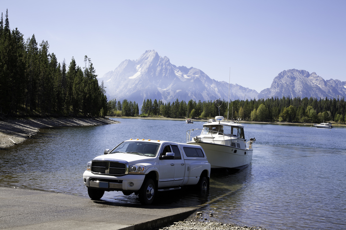 how to back up a boat trailer