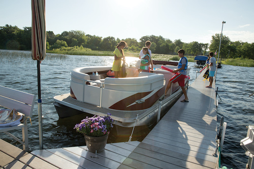 Docking A Pontoon Boat Step By Step Guide Discover Boating