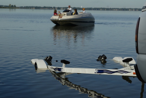 how to load a boat on a roller trailer