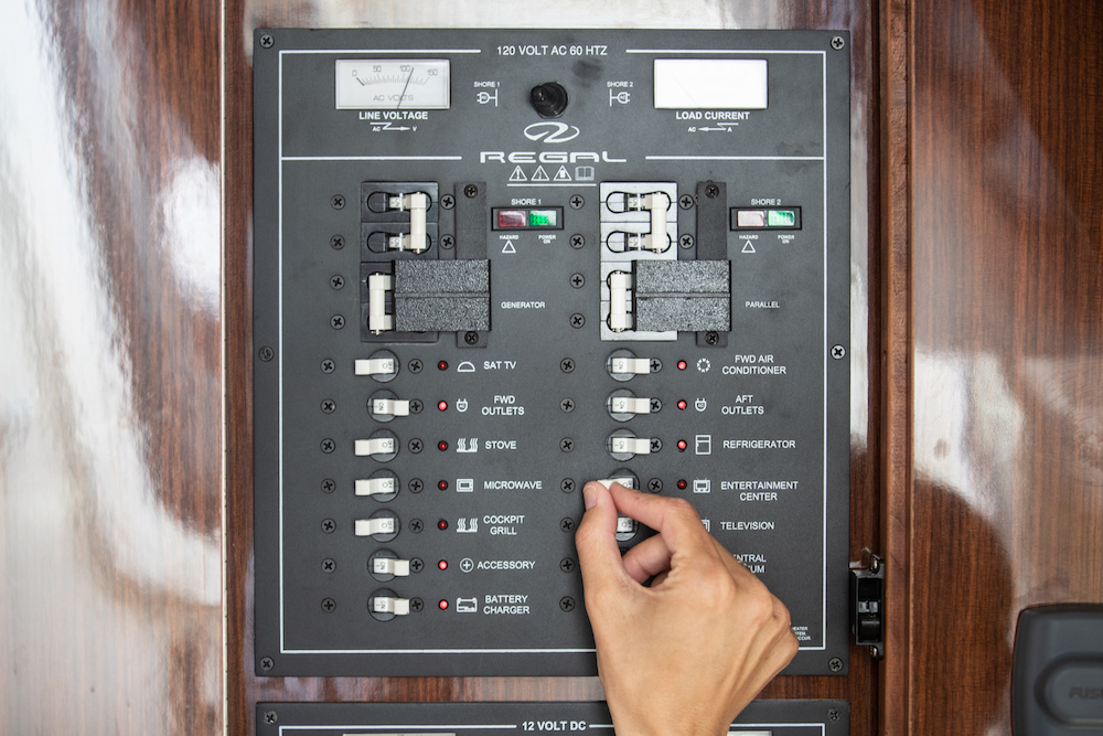boat circuit breakers and wire connections