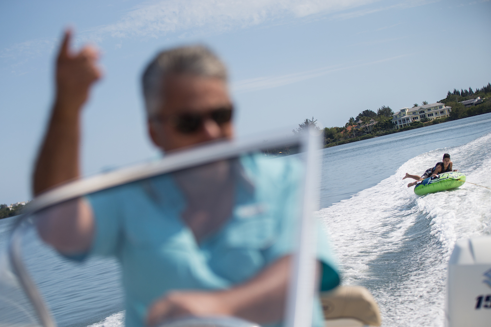 how to pull a tube behind a boat