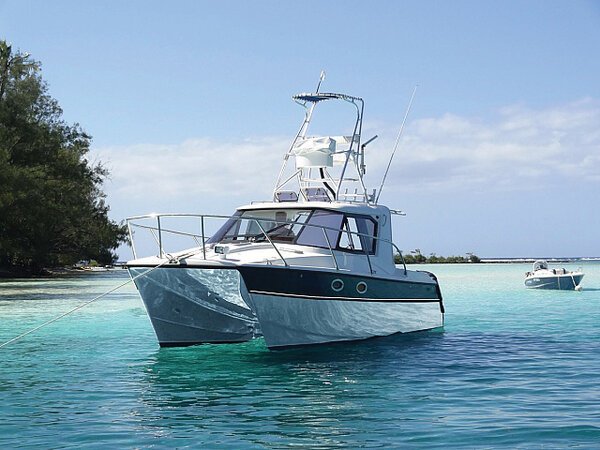 multi-hull power boat catamaran