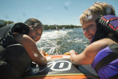 family-boating-adventures