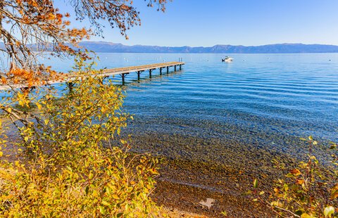Fall-Foliage-Lake-Tahoe