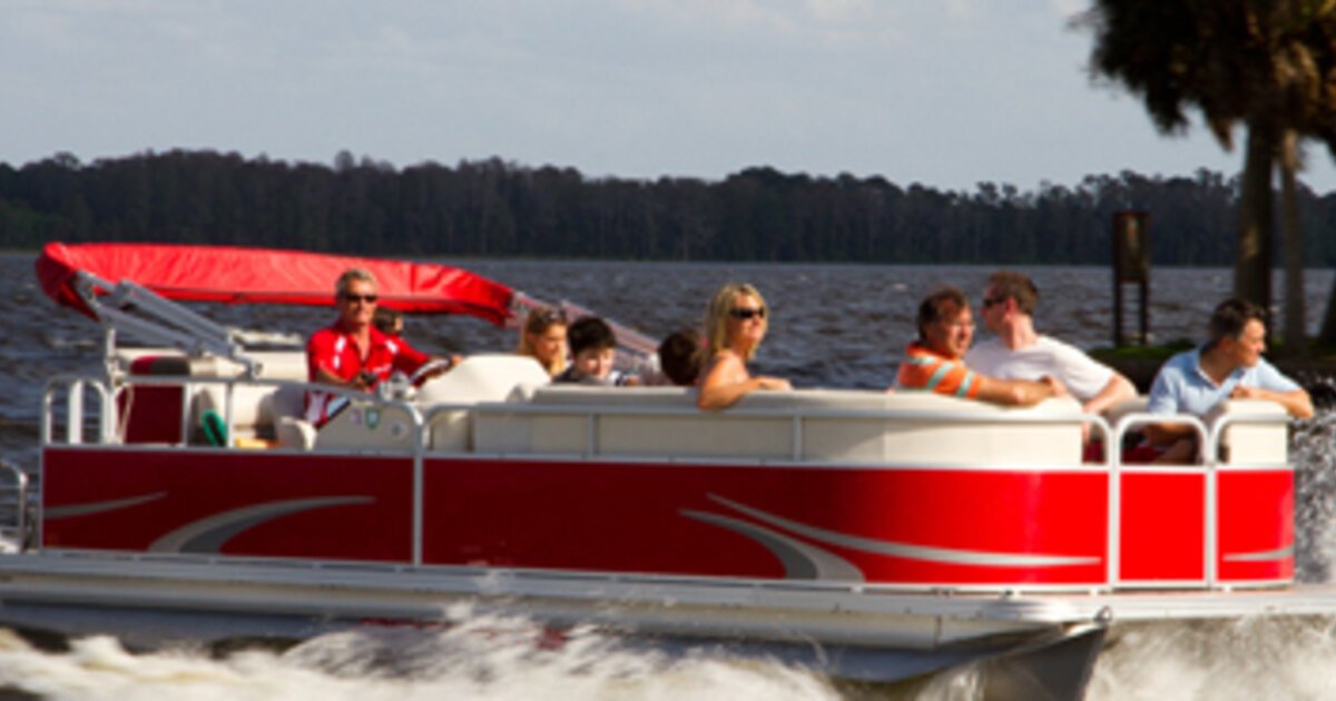 Pontoon Boat vs. Deck Boat | Discover Boating