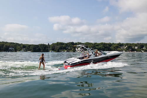 buying a wakesurfing boat