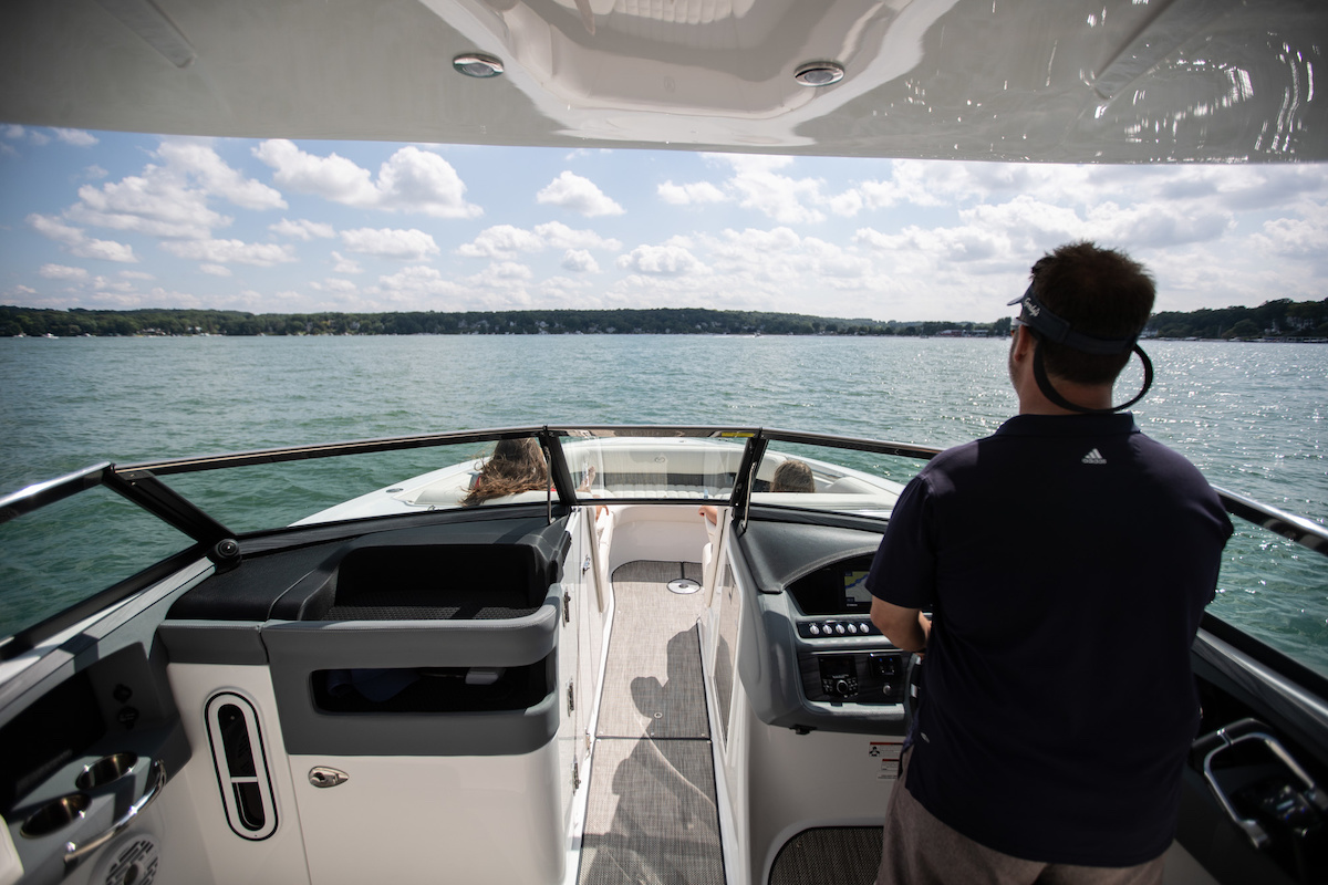 10 Tips on How to Avoid Boat Collisions